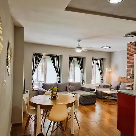 Claudia Tourist Apartment *